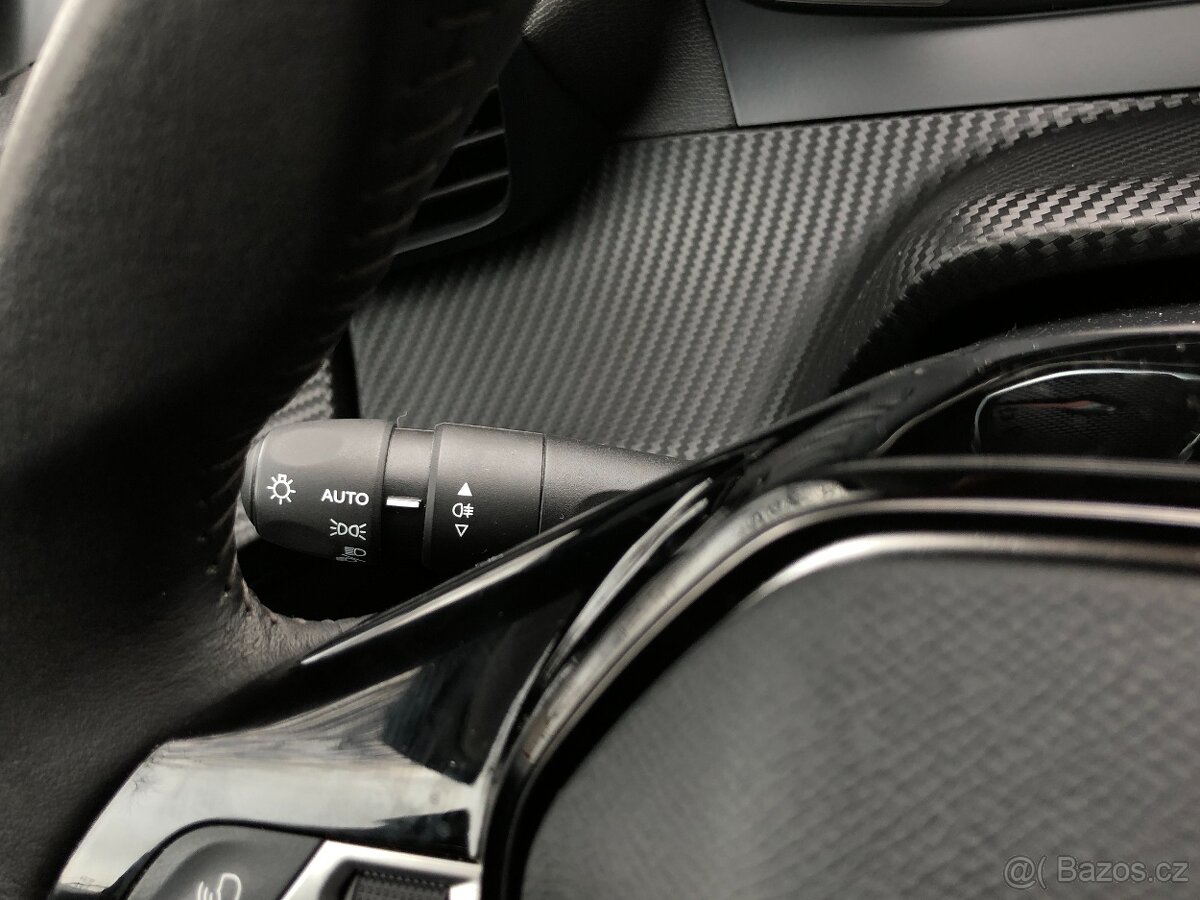 PEUGEOT 208 1.2 PureTech ALLURE - 18