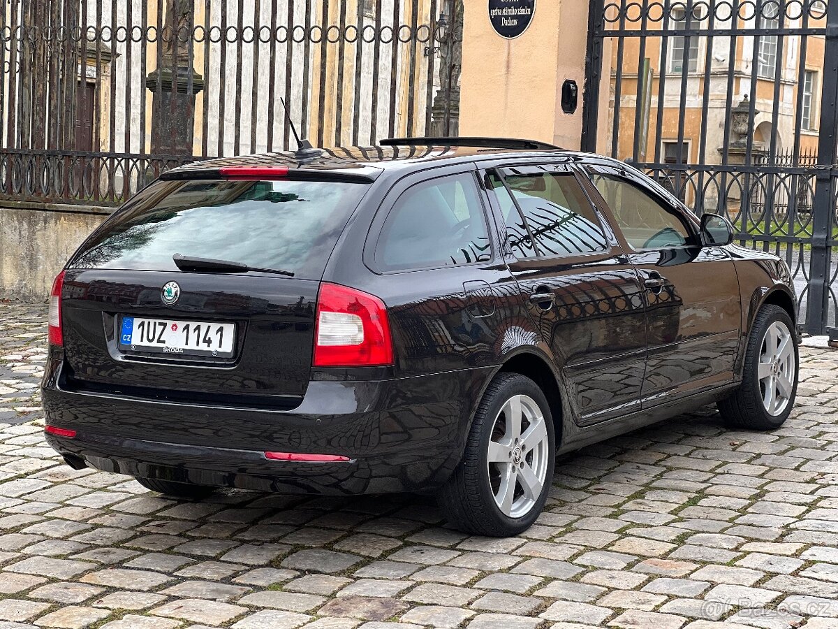 ŠKODA OCTAVIA 2.0TDI 103KW /FL/XENON/ŠÍBR/PDC/NAVI/ALCANTARA - 18