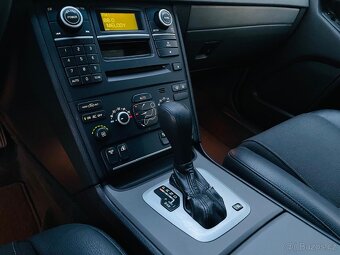 Volvo XC90 2.4D5 136KW 4x4 AUTOMAT NAVI SENZORY SERVISKA - 18