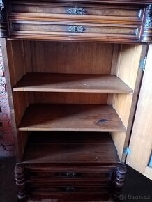 Starožitná skříň s hudebními motivy - 18