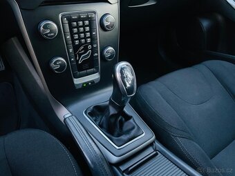 Volvo V40 2.0D3 5VÁLEC MANUÁL KAMERA ODPOČET DPH 1 MAJITEL - 18