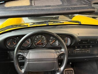 Porsche 911 Carrera 4 Cabriolet z roku 1992 - 18