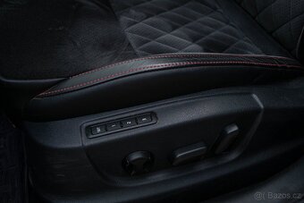 Škoda Octavia Combi 2.0 TDI RS DSG 4x4 Modrá - 18