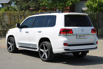 Toyota Land Cruiser 200 4.5 D4-D V8 / 69.850 km / 183kW - 18