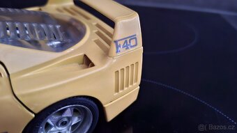 Ferrari F40 3x varianta 1:18 Bburago + dárek 1:43 - 18