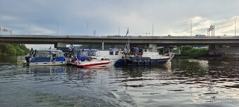 Bayliner 1851SS Capri rychlý motorový člun - 18