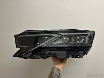 Octavia 4 lift světlo - 18