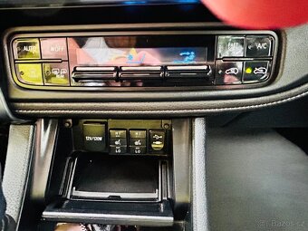 Toyota Auris 1.6i - 79 KW,  DIGI KLIMA,KAMERA. - 18