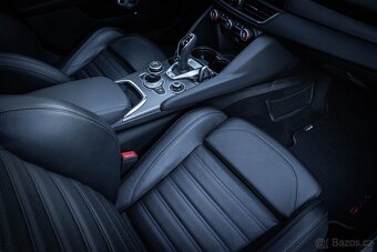 Alfa Romeo Giulia VELOCE Q4 - 18