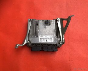 Toyota Auris kapota, výztuha, panty - 18