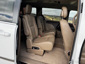 Chrysler Town country - 18