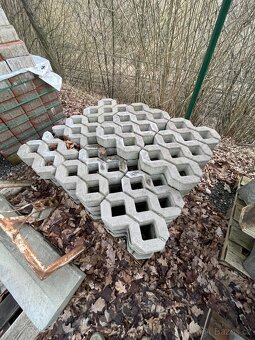 Stavební  materiál, dlažba, skruže, obrubníky - 18