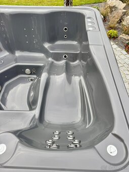 Čtvercová koupací káď (s místem k ležení) - 18