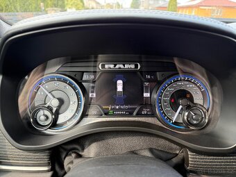 DODGE RAM LIMITED HEMI CREWCAB - 18