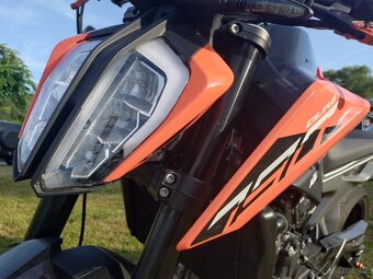 KTM 790 Duke 2023 - 18