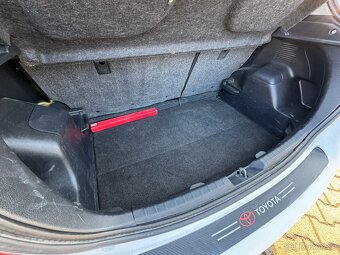 Toyota Yaris HYBRID 1,5 54 KW STK - 18