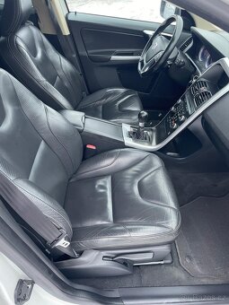 Volvo XC60 2.4 D5 151 kW • AWD 4×4 • R-Design • Manuál • - 18