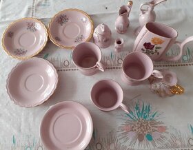 Keramika , růžový porcelán, sošky psů, obrazy - 18