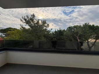 Chorvátsko-Trojizbový zariadený apartmán s bazénom - 18