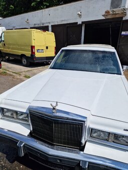 Lincoln town car - 18