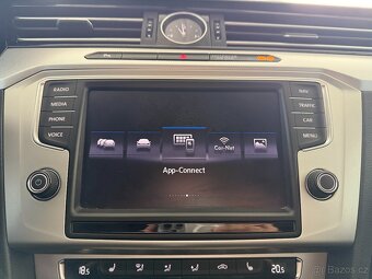 Volkswagen Passat 2,0 TDI 110kW,SERVISKA,DSG - 18