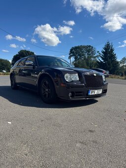 Vínový Chrysler 300c Touring. 3.5V6 183kw RWD - 18