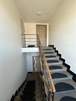 Unikátní dvougenerační vila, pozemek 540m2, studna, Hradec K - 18