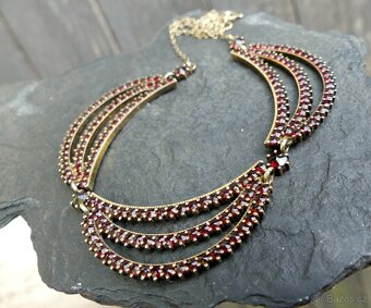 Stříbrné náhrdelníky s českými granáty, koliery, různé - 18