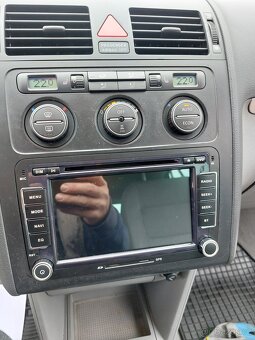 Touran Sedmimístný +Tažné zařízení - 18