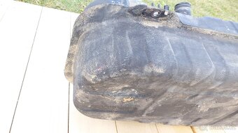 Kia Sportage 1 –Nádrž paliva - 18