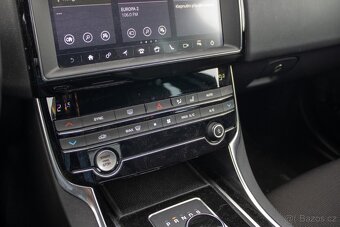 Jaguar XE 2.0 I4P R-Sport AT - 18