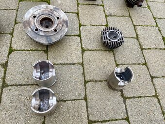 Jawa perak, Robot - díly - 18