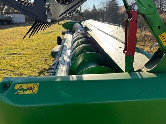 Sklízecí mlátička John Deere T670i - 18