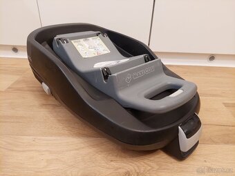 Maxi Cosi set: 2x autosedačka (0-13 kg a 9-18 kg) + základna - 18