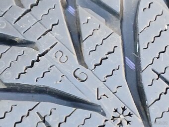 Zimní kola Dacia Duster Nokian 215/65/16 vzorek 8mm - 18