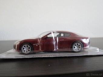 Autíčka modely Škoda, Tatra, Aston Martin, Maserati 1:43. - 18