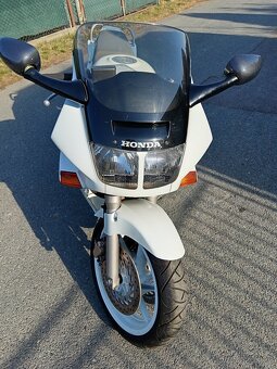 Honda VFR 750 - 18