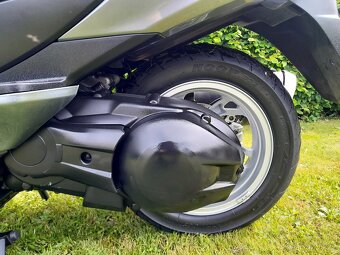 Suzuki Burgman 400i - 18