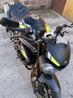 TRIUMPH Speed Triple RS 1050 - 18