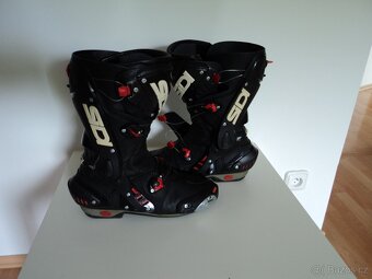 Yamaha YZE R6 - 18