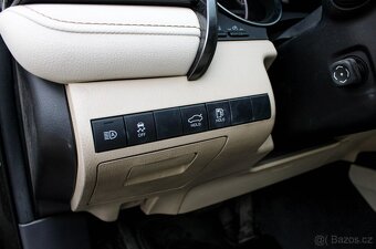 Toyota Camry 2.5 Hybrid Executive e-CVT - 18