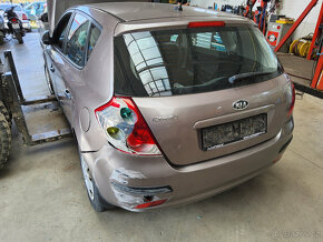 KIA CEED 2008 HB DOHC - DILY z havar. AUTA - 18