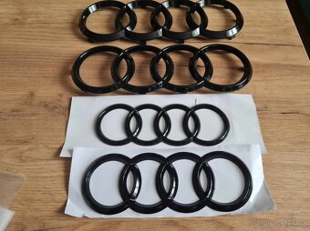 AUDI - Čierne lesklé znaky - 18