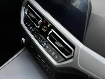 BMW 318D G21 - 18