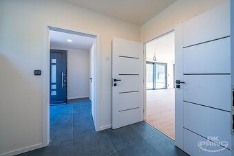Prodej rodinný dům 4+kk, na pozemku 248 m2, Chrášťany, Český - 18