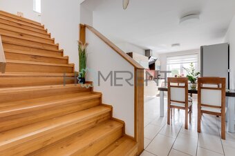 Pronájem rodinného domu 4+1, 140m² terasa, garáž, sklep - Pr - 18