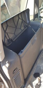 LAND ROVER DISCOVERY 2 - 18