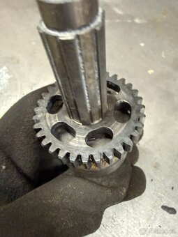 Jawa/Čz - díly převodovek 16x - 18