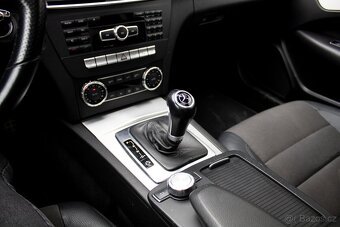 Krásný Mercedes-Benz C 250 Coupé s benzínovým motorem - 18