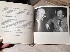 Mix starších knih o hudbě - 18